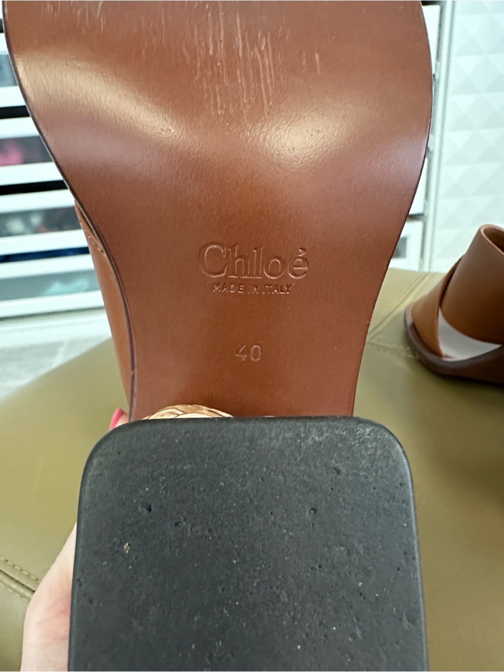 Stunning Chloe Laia leather sandal in “Ochre Delight.” Size 40. - Picture 6 of 6